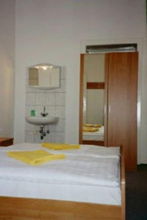 Pension Wedding Berlin Room photo